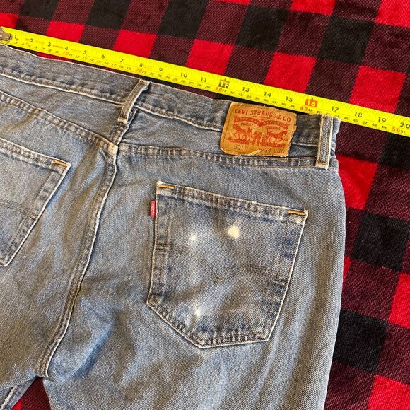 Levi's Jeans Mens 34x30 Blue 501 Medium Wash Ripped Knee Cotton Denim Pants - Picture 3 of 5